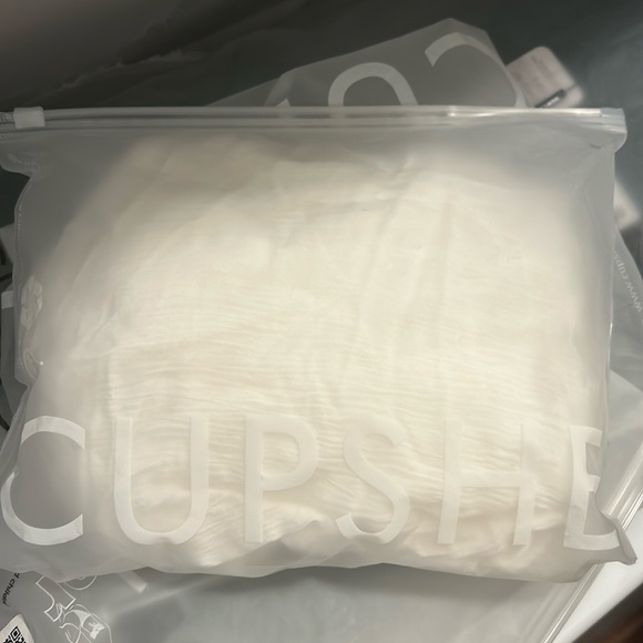 Seersucker Cuffed White Button Up Cover-Up Dress - New in bag - Picture 2 of 2